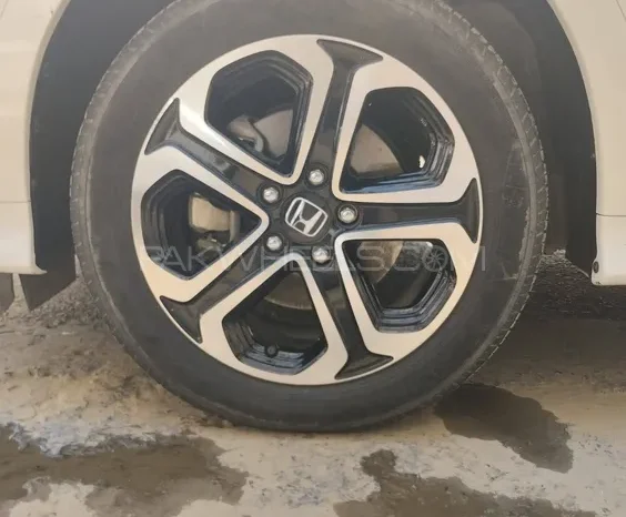 
								Honda Vezel Hybrid Z Honda Sensing 2018 full									