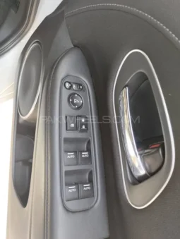 
										Honda Vezel Hybrid Z Honda Sensing 2018 full									