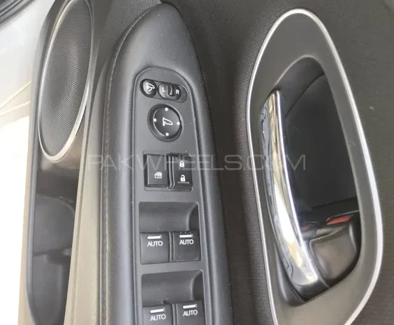 
								Honda Vezel Hybrid Z Honda Sensing 2018 full									