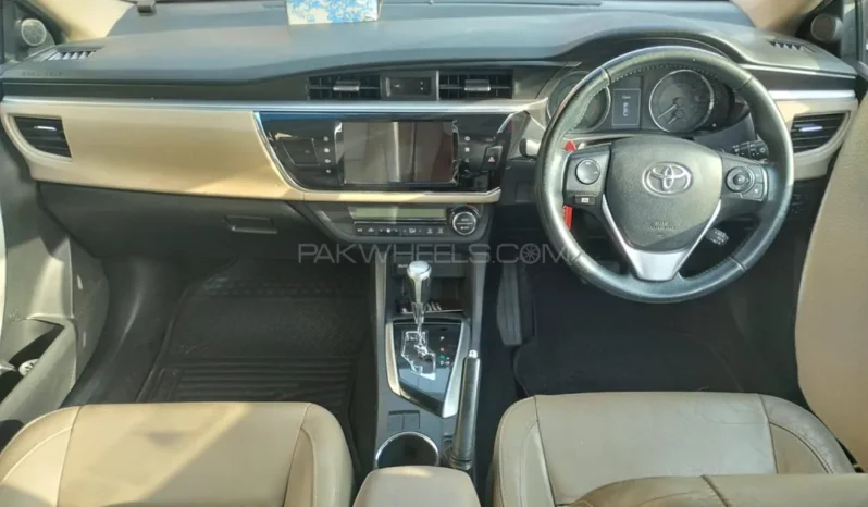 
								Toyota Corolla Altis Grande CVT-i 1.8 2017 full									