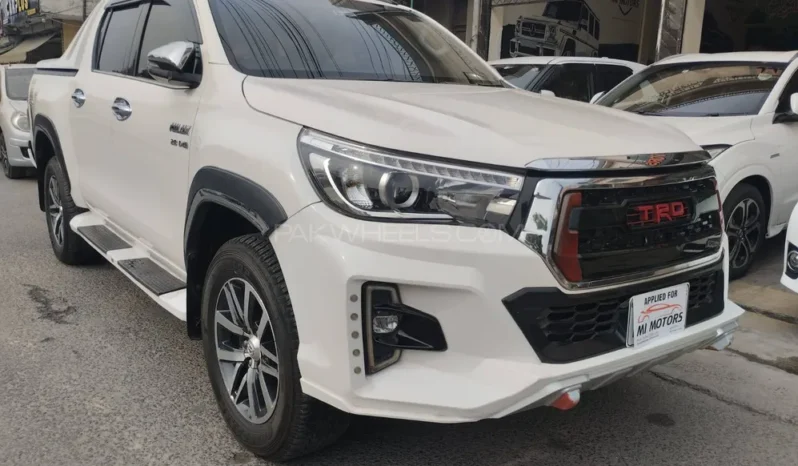 toyota-hilux-revo-v-automatic-2-8-2019-122355630- 01