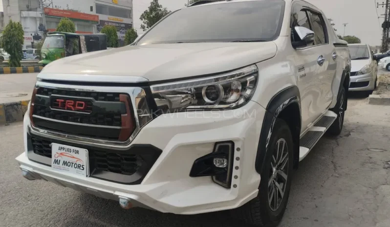 
								Toyota Hilux Revo V Automatic 2.8 2019 full									