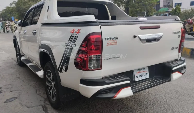 
								Toyota Hilux Revo V Automatic 2.8 2019 full									