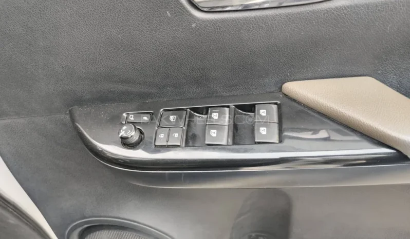
								Toyota Hilux Revo V Automatic 2.8 2019 full									