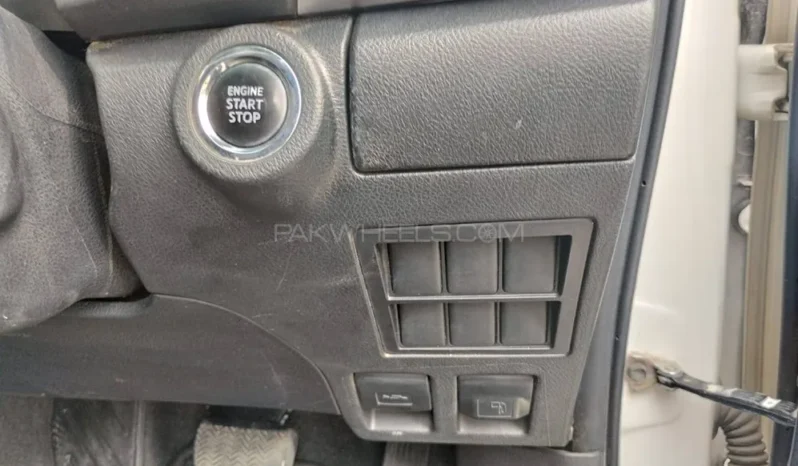 
								Toyota Hilux Revo V Automatic 2.8 2019 full									
