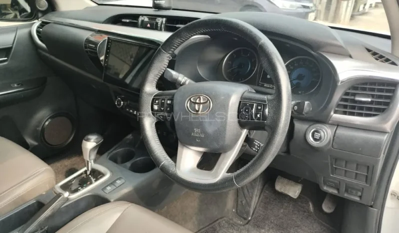 
								Toyota Hilux Revo V Automatic 2.8 2019 full									