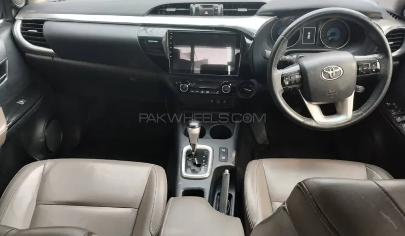 
								Toyota Hilux Revo V Automatic 2.8 2019 full									