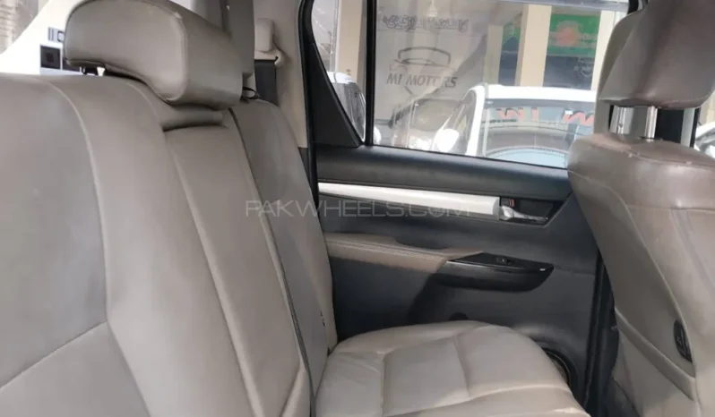 
								Toyota Hilux Revo V Automatic 2.8 2019 full									