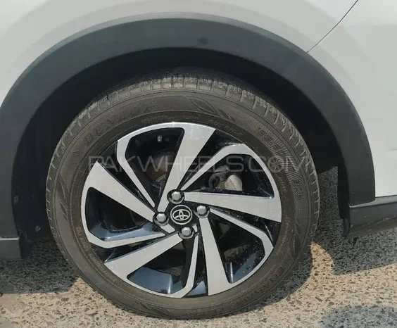 
								Toyota Raize Z full									