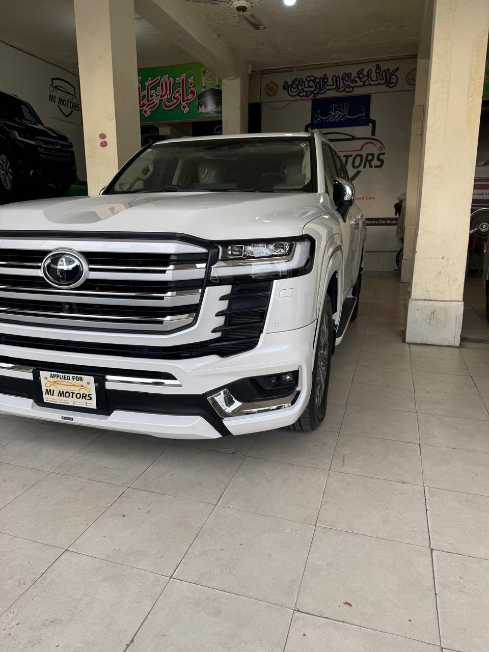 
								Toyota Land Cruiser LC300 (2023) full									