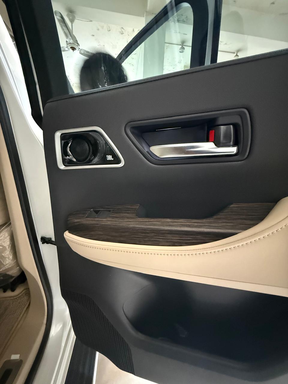 
								Toyota Land Cruiser LC300 (2023) full									